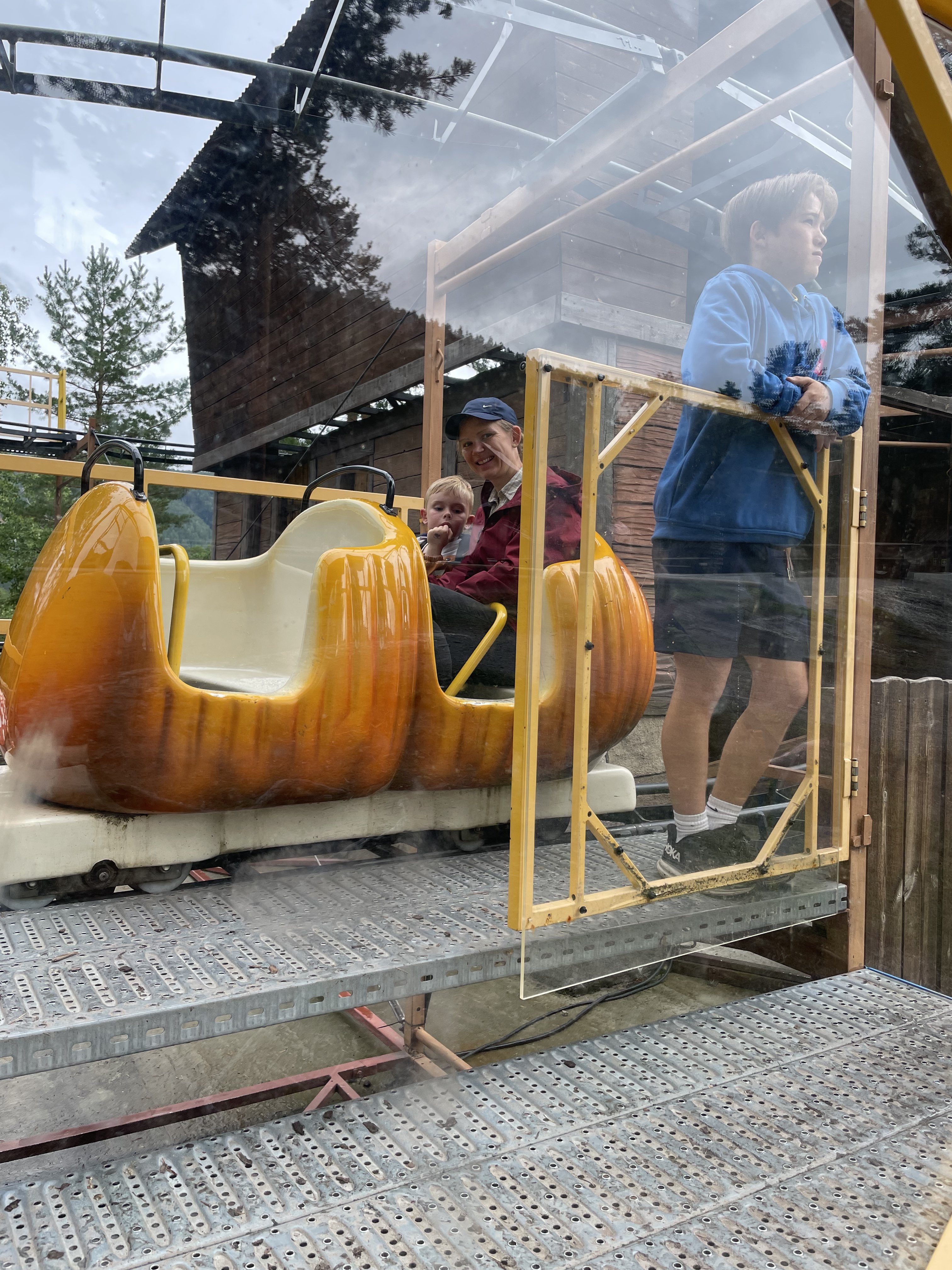 f9220d3c-c82c-44a3-aad9-1f85d8018d0e